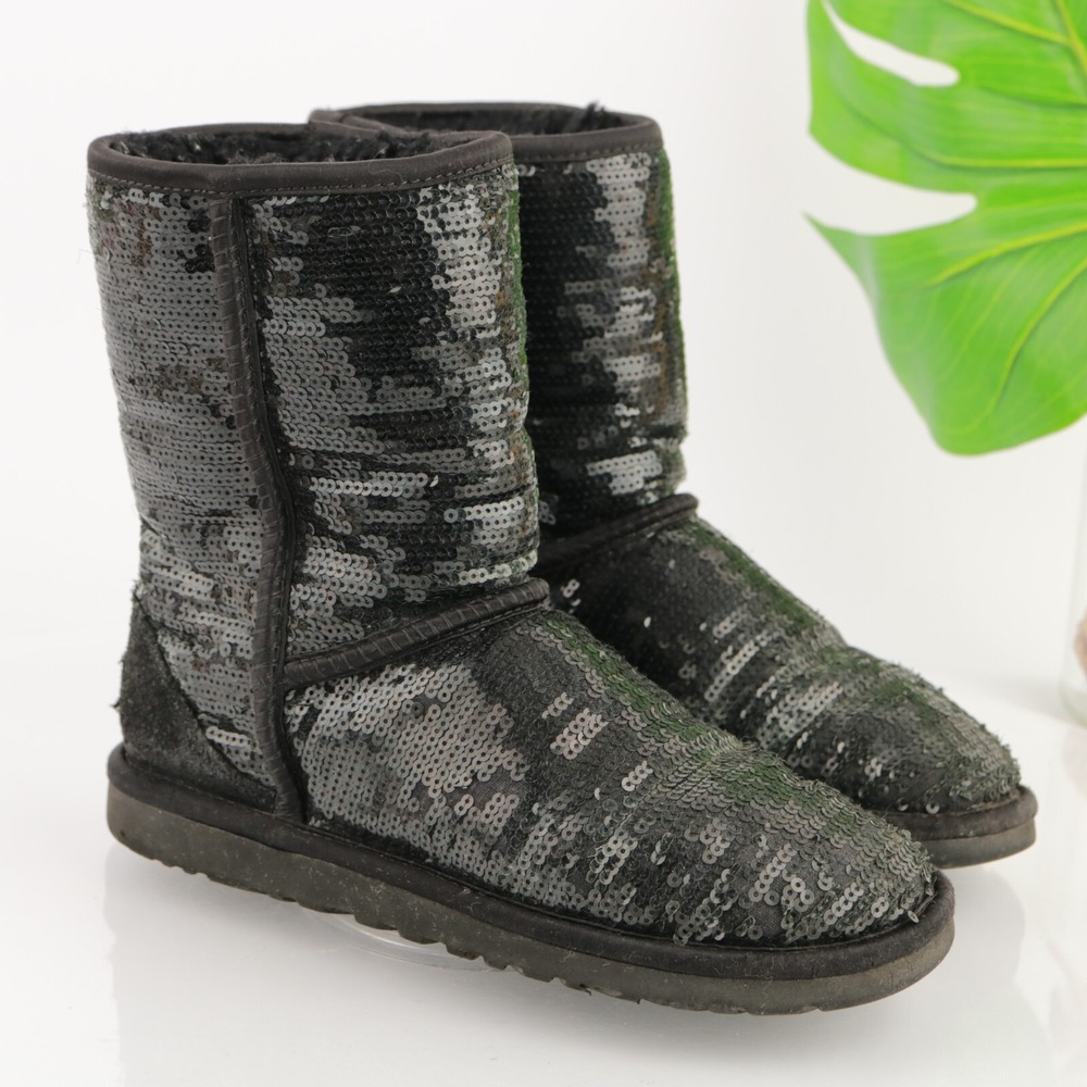 Ugg Womens Classic Short Boots Size 6 Black Sequins Sheepskin Sherpa Booties